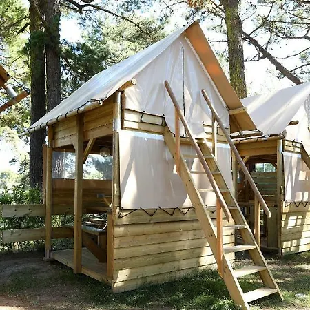 Bayona Playa キャンプ場 2*